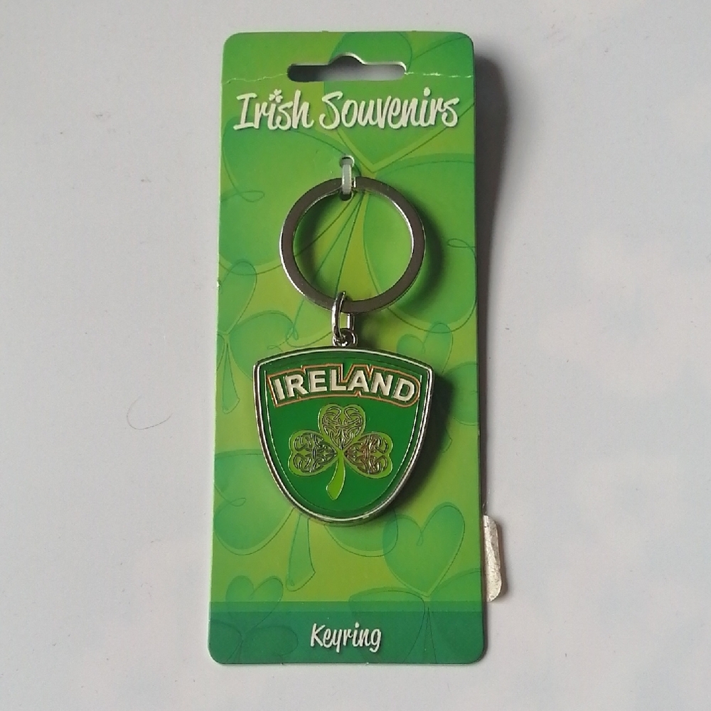 2/$20🔹Ireland Celtic Shamrock Keyring Silvertone Green Enamel
